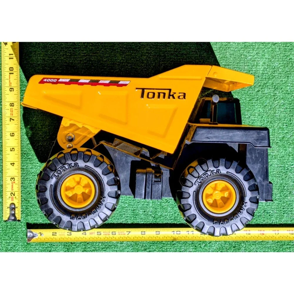 2012 Hasbro Tonka Toy Construction Dump Truck #26670 Heavy Duty Steel Bed EUC
